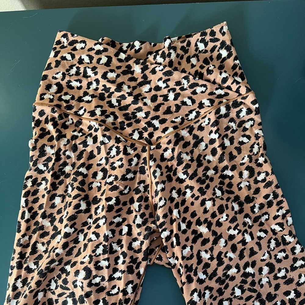OFFLINE By Aerie Real High Waisted Crossover 7" Bike Short (CHEETAH)